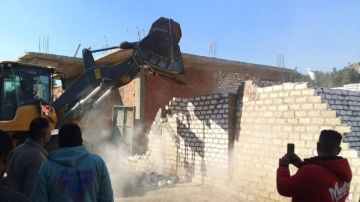 محافظ أسيوط: إزالة 26 حالة تعدي واسترداد 12 فدانا خلال المرحلة الأولى من الموجة الـ28 للإزالات محافظ أسيوط: إزالة 26 حالة تعدي واسترداد 12 فدانا خلال المرحلة الأولى من الموجة الـ28 للإزالات