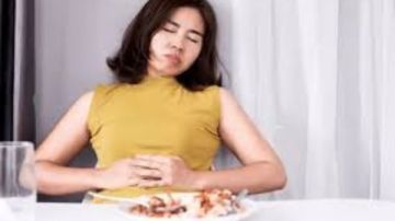 أطعمة تزيد الانتفاخ وغازات البطن.. أضرار تناول الأكل بسرعة.. استشارى جهاز هضمي يقدم بدائل أطعمة تزيد الانتفاخ وغازات البطن.. أضرار تناول الأكل بسرعة.. استشارى جهاز هضمي يقدم بدائل