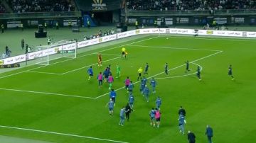 باريس سان جيرمان يتوج بطلا لكأس السوبر الفرنسي بعد الفوز على مارسيليا 4-1 بركلات الترجيح باريس سان جيرمان يتوج بطلا لكأس السوبر الفرنسي بعد الفوز على مارسيليا 4-1 بركلات الترجيح