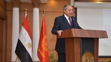 محافظ بورسعيد يستعرض مشروعات تطوير عدد من المناطق الحيوية بالمحافظة للنهوض بالقطاع السياحي