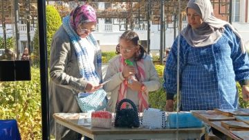 مكتبة مصر العامة بأسيوط تنظم معرضا ضمن مبادرة بأيدينا نصنع مكتبة مصر العامة بأسيوط تنظم معرضا ضمن مبادرة بأيدينا نصنع