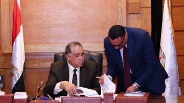 نقيب المحامين يتابع سير العملية الانتخابية عبر غرفة عمليات بالنقابة العامة نقيب المحامين يتابع سير العملية الانتخابية عبر غرفة عمليات بالنقابة العامة