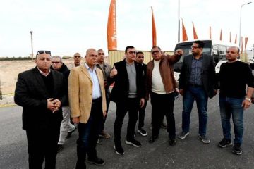 وزير الإسكان يتفقد مشروعات كهرباء وطرق ووحدات بتوسعات الشيخ زايد