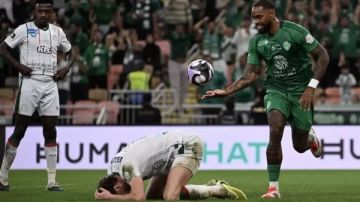 أهلي جدة يكرم ضيفه الاتفاق برباعية في الدوري السعودي