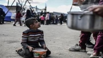 العاصفة تضاعف المأساة في غزة.. تحذيرات من كارثة تهدد آلاف الأسر فيديو