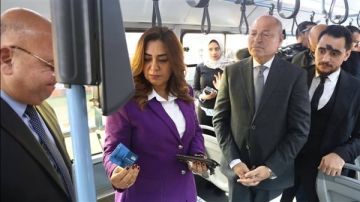 كروت مسبقة الدفع وتطبيق طوالي.. بدء تطبيق منظومة الدفع الإلكتروني للتذكرة في 300 أتوبيس