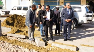 استمرار أعمال تطوير شارع علم الروم بمطروح