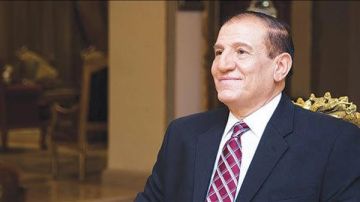 تحرك قانوني عاجل من محامية الفريق سامي عنان ضد شبكة رصد.. ما القصة؟