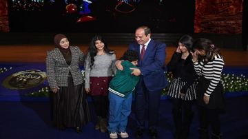 طفل الشهيد رامي هلال: الرئيس السيسي طمني قبل ما ألقي كلمتي فيديو