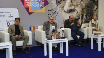 محمد الباز يفتح الصناديق المغلقة لرحيل صاحب نوبل في معرض الكتاب محمد الباز يفتح الصناديق المغلقة لرحيل صاحب نوبل في معرض الكتاب