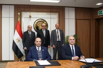 وزير قطاع الأعمال يشهد توقيع النهضة للصناعات اتفاقية لشراء طاقة متجددة لمدة 30 عاما