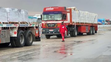 وسط أمطار غزيرة.. زاد العزة 119 تحمل 233 ألف سلة غذائية و 18 ألف بطانية لغزة