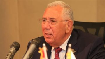 السيد القصير يكشف حقيقة طلبه من الصحفيين مناداته بـ معالي الوزير قبل النائب السيد القصير يكشف حقيقة طلبه من الصحفيين مناداته بـ معالي الوزير قبل النائب