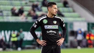 جيور المجري يحسم موقفه بشأن انتقال مهاجمه إلى الأهلي (خاص)