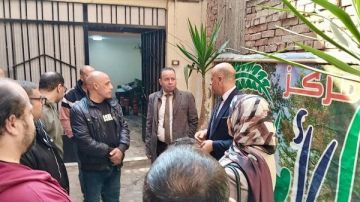 فريق من النيابة الإدارية يعاين موقع حريق مركز علاج الإدمان في بنها .. صور