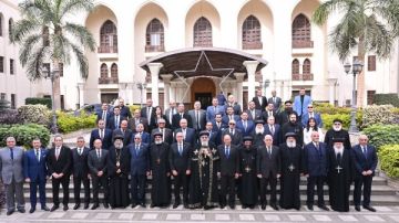 للتهنئة بالعيد.. قداسة البابا يستقبل مجلس القضاء الأعلى والنائب العام صور