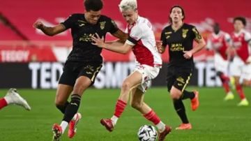 لوريان يسحق موناكو بثلاثية ويواصل عروضه القوية في الدوري الفرنسي