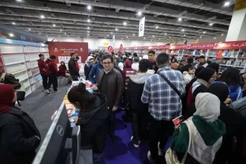 معرض القاهرة الدولى للكتاب يتخطى 4.5 مليون زائر خلال 9 أيام منذ افتتاحه معرض القاهرة الدولى للكتاب يتخطى 4.5 مليون زائر خلال 9 أيام منذ افتتاحه