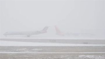 إلغاء 15 ألف رحلة جوية بسبب العاصفة الثلجية في الولايات