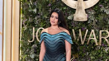 البساطة والجرأة.. أسماء جلال تثير الجدل بجمالها في Joy Awards البساطة والجرأة.. أسماء جلال تثير الجدل بجمالها في Joy Awards