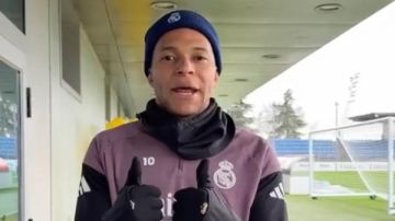 لاعبو ريال مدريد يقفون خلف أسود الأطلس قبل مواجهة أسود التيرانغا في نهائي أمم إفريقيا لاعبو ريال مدريد يقفون خلف أسود الأطلس قبل مواجهة أسود التيرانغا في نهائي أمم إفريقيا