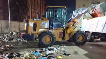 لتعزيز الانضباط ورفع كفاءة الأداء.. رئيس شركة النظافة يفاجئ العاملين بزهور بورسعيد ميدانيا صور