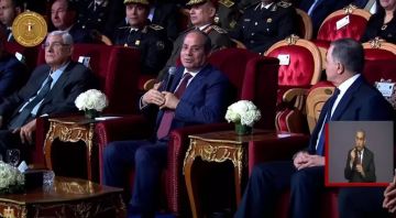 محاكاة لأحداث ووقائع حقيقية.. الرئيس السيسي يشاهد فيلما عن عمليات وتدريب عناصر الشرطة