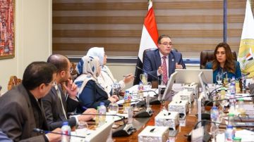 وزيرة التنمية المحلية تبحث مع رئيس المركزي للإدارة تحديث الهياكل التنظيمية