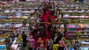 245 ألف زائر في اليوم الأول لمعرض القاهرة الدولي للكتاب