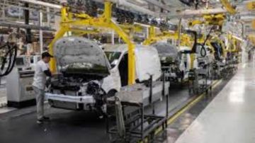 برلمانية: توطين صناعة السيارات الكهربائية خطوة استراتيجية لتعزيز التنافسية برلمانية: توطين صناعة السيارات الكهربائية خطوة استراتيجية لتعزيز التنافسية