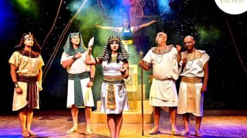 حتشبسوت وإخناتون تعودان للحياة على مسرح المتحف المصري الكبير في عرض فني مبهر