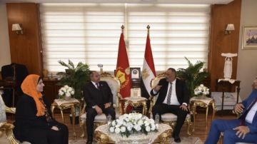 لبحث عدد من المشروعات الخاصة بمياه الشرب والصرف الصحي محافظ بورسعيد يستقبل رئيس الشركة القابضة لبحث عدد من المشروعات الخاصة بمياه الشرب والصرف الصحي محافظ بورسعيد يستقبل رئيس الشركة القابضة