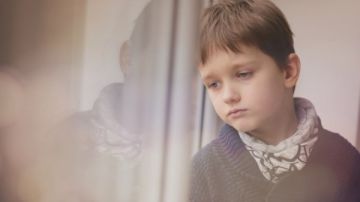 5 إشارات جسدية صامتة تكشف ضيق طفلك النفسي.. انتبه لما لا يقال