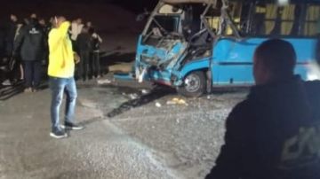 إصابة 14 عامل في حادث تصادم أتوبيس مع سيارة نقل ثقيل بطريق سفاجا