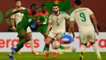 الجزائر والكونغو يلجأن للأشواط الإضافية بعد انتهاء الوقت الأصلي بالتعادل الجزائر والكونغو يلجأن للأشواط الإضافية بعد انتهاء الوقت الأصلي بالتعادل