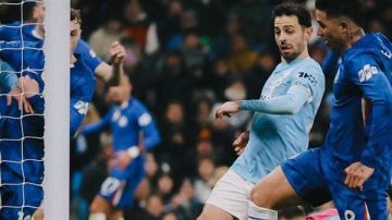 تشيلسي يقتنص تعادلا مثيرا من مانشستر سيتي في قمة البريميرليج