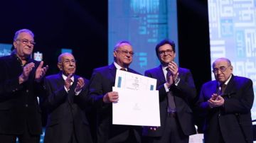 وزير الثقافة يكرم 20 مبدعا من الحاصلين على جوائز الدولة