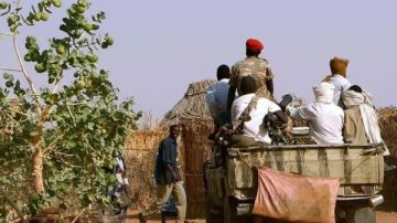 وزير الموارد البشرية السوداني: الحكومة تمتلك مؤشرات عامة حول حجم النزوح في الولايات التي تشهد مواجهات عنيفة وزير الموارد البشرية السوداني: الحكومة تمتلك مؤشرات عامة حول حجم النزوح في الولايات التي تشهد مواجهات عنيفة