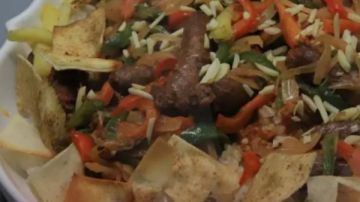 شهية ولذيذة.. طريقة عمل فتة السجق في البيت