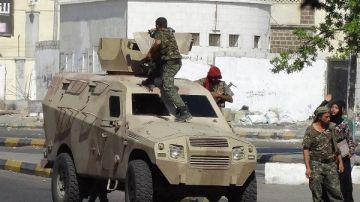 قوات تابعة لمجلس القيادة اليمني تصل إلى العاصمة المؤقتة عدن