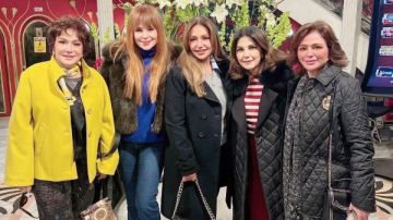 لحظات ود وحب بين إلهام شاهين وماجدة الرومي على ضفاف النيل شاهد لحظات ود وحب بين إلهام شاهين وماجدة الرومي على ضفاف النيل شاهد