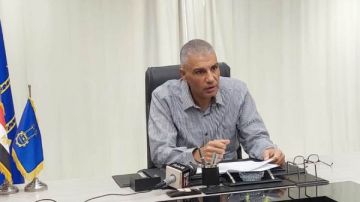 محافظ أسوان يوزع كروت تهنئة الرئيس السيسي والهدايا على الأطفال بمختلف الكنائس