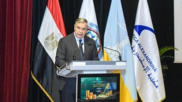 محافظ الإسكندرية: الدولة ماضية بثبات في استكمال مسار الإصلاح الاقتصادي بسياسات واقعية محافظ الإسكندرية: الدولة ماضية بثبات في استكمال مسار الإصلاح الاقتصادي بسياسات واقعية