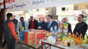 محافظ الجيزة يتفقد سوق اليوم الواحد بالحوامدية لتوفير السلع بأسعار مناسبة محافظ الجيزة يتفقد سوق اليوم الواحد بالحوامدية لتوفير السلع بأسعار مناسبة