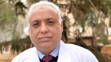 محافظ الدقهلية يهنئ الدكتور محمد عبدالوهاب باختياره رجل العام 