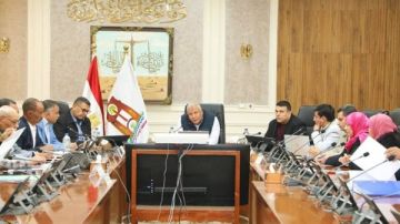 محافظ الوادي الجديد يترأس اجتماع مجلس إدارة هيئة تنشيط السياحة