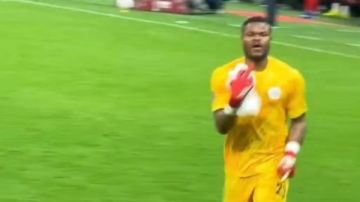 نوابالي: استخدموا منشفتي التي تحملونها لمسح دموعكم