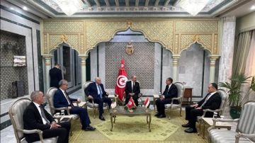 وزراء خارجية مصر وتونس والجزائر يؤكدون على وحدة الأراضي الليبية.. وضرورة وجود حل سياسي ليبي-ليبي وزراء خارجية مصر وتونس والجزائر يؤكدون على وحدة الأراضي الليبية.. وضرورة وجود حل سياسي ليبي-ليبي