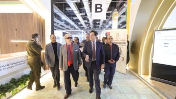 وزير الثقافة يطلع على مبادرة مكتبة لكل بيت ومخيم أهلنا وناسنا جديد معرض الكتاب