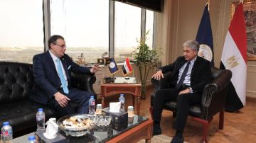 وزير السياحة والآثار يبحث مع رئيس الجهاز المركزي للتنظيم والإدارة تطوير لوائح الموارد البشرية